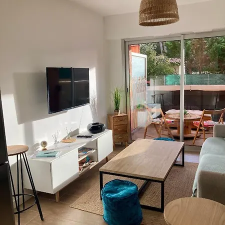 3 Etoiles & Commerces Saint-aygulf Apartment *